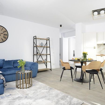 The Clock Apartment Voluntari Ngoại thất bức ảnh